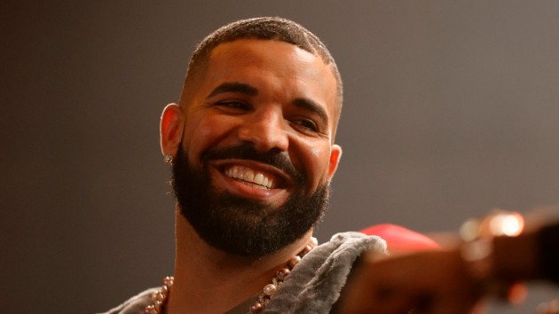 Drake honors mother with new face tattoo
